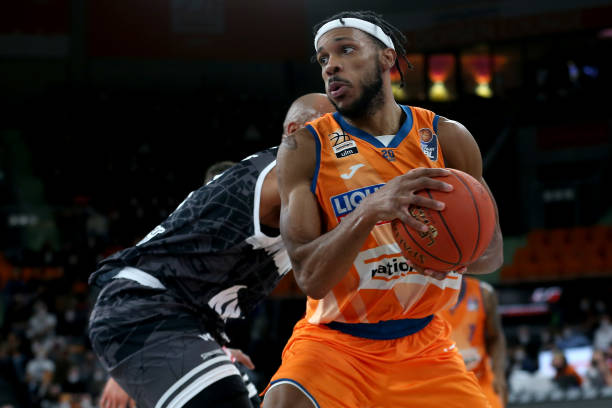 利奠定了坚 利奠定了坚