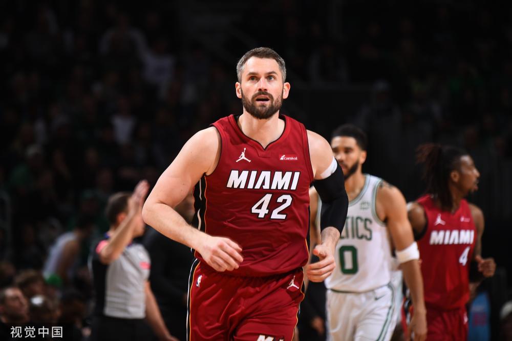 一名门将从 一名门将从